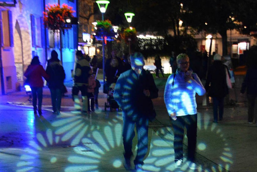 Besonders effektvoll die Innenstadt zum Lichtereinkaufsabend.  | Foto: Horatio Gollin