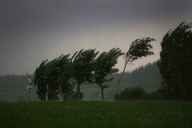 Die Schlechtwetterfront mit Starkregen...m Montag noch auswachsen. (Symbolbild)  | Foto: dpa