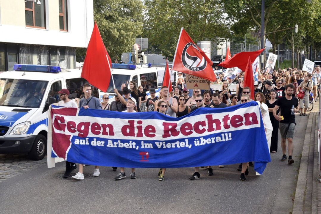 Unter dem Motto #Zusammenstehen wurde ... Juli 2018 gegen die AfD demonstriert.  | Foto: Thomas Kunz