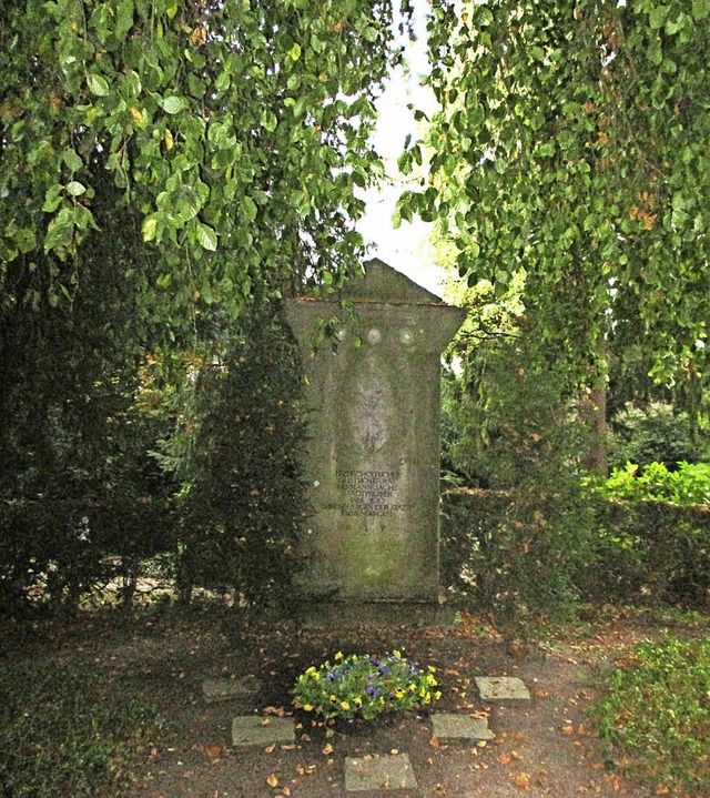 Grabmal des katholischen  Stadtpfarrer...s Hermann Sachs auf dem Bergfriedhof.   | Foto: Hachberg-Bibliothek