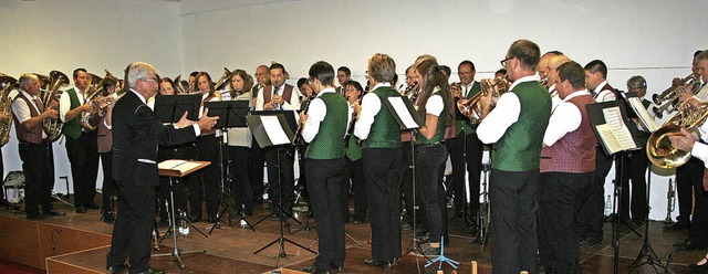 Der Musikverein Harmonie Hasel und der...am ein Konzert im Hasler Gemeindesaal.  | Foto: Gerd Sutter