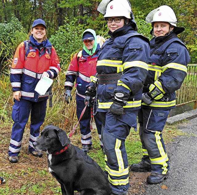 Die Malteser Hundestaffel &#8211; hier...ung der Feuerwehr hinzugezogen worden.  | Foto: Gudrun Gehr