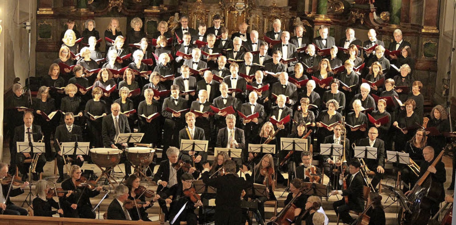 Der Freiburger Oratorienchor und  das ... beim Konzert am Samstag in Ringsheim   | Foto: Adelbert Mutz