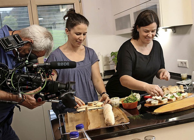 Leckereien auf frischem Brot: Kamerama...d und Sabine Bche ins rechte Licht.    | Foto: Gerald Edinger