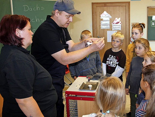 Blaulichttag an der Malsburg-Marzeller...ktischen Vorfhrungen im Klassenzimmer  | Foto: Rolf-Dieter Kanmacher