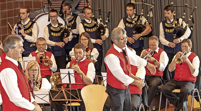 Musikalisch umrahmt wurde der Festakt ...uppe BAGAD mit Dudelsack und Bombarde.  | Foto: Wilfried Dieckmann