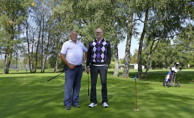 Golftrainer Henrik Jentsch (links) und Frdric Neff vom Club Golf du Rhin   | Foto: susanne ehmann