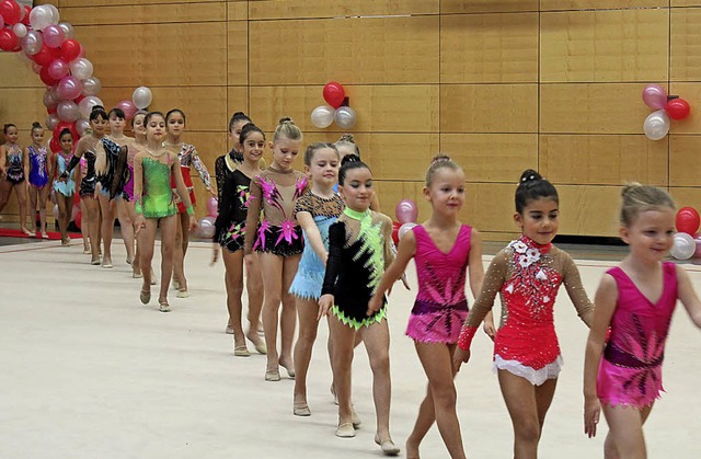 Stolz liefen die jungen Gymnastinnen i...ste  Wettkampferfahrungen zu sammeln.   | Foto: Christiane Pfeifer