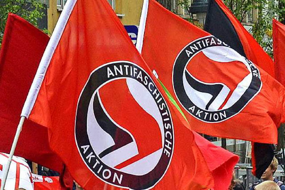 Die Antifaschistische Linke Freiburg h...tration am Bertoldsbrunnen aufgerufen.  | Foto: Michael Bamberger