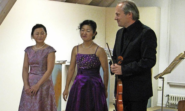 Yuki Ohira (Piano), Kaoru Yamamotot un... Zuhrer in Bernau mit ihrem Konzert.   | Foto: U. Spiegelhalter