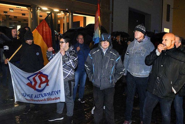 Der Landtagsabgeordnete Stefan Rpple ...ikro) fhrte die AfD-Demonstration an.  | Foto: Thomas Kunz