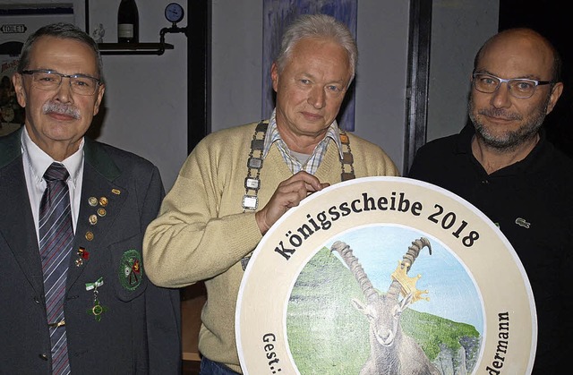 Bei der Schtzengesellschaft Lrrach i...rechts) und 2. Ritter Hubert Knauber.   | Foto: Paul Schleer