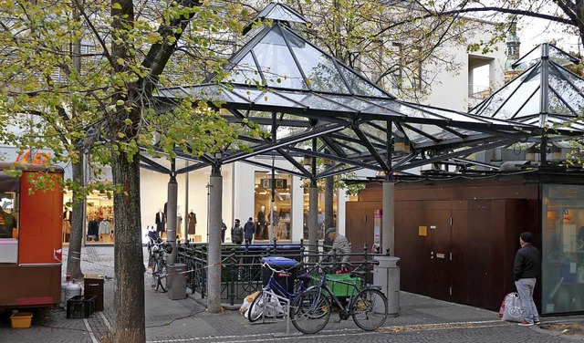 Die zentrale ffentliche Toilette in O...n Jahr wird die Erneuerung angepackt.   | Foto: hsl