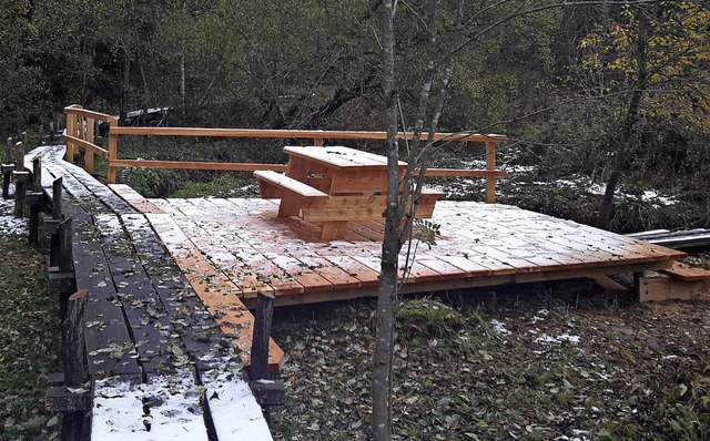 Vier Herrischrieder haben ehrenamtlich...iederhergestellt und eine Bank gebaut.  | Foto: Gemeinde Herrischried