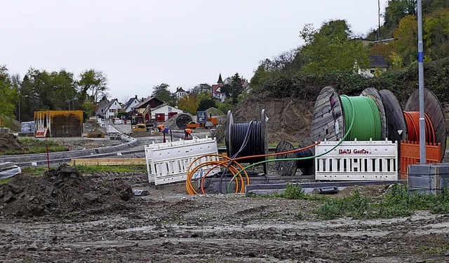 Der Straen- und Leitungsbau ist im f...rs schnelle Internet werden verlegt.   | Foto: Langelott