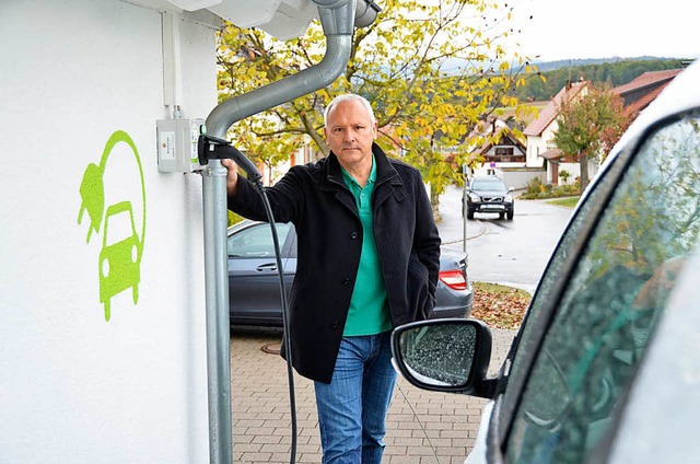 Strom fr Alle: An Richard Gepperts La... darf jeder sein Elektroauto aufladen.  | Foto: Moritz Lehmann