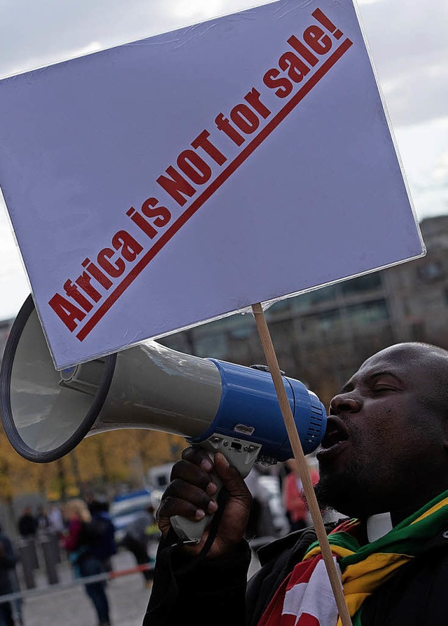 Protest gegen den Afrika-Gipfel in Berlin  | Foto: DPA