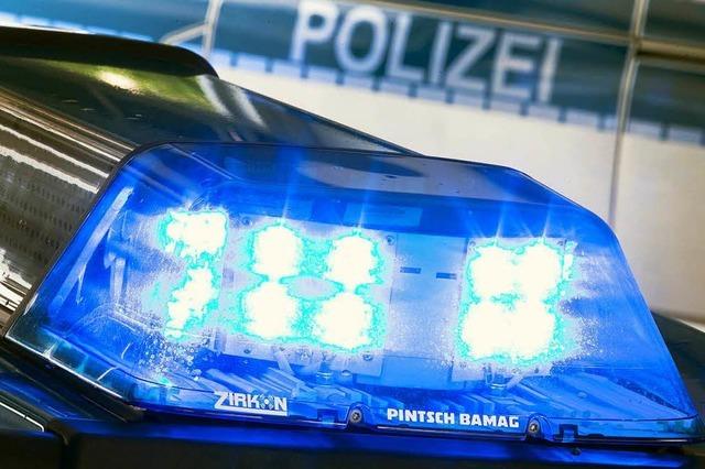 Autofahrer verfolgt Verdchtigen und alarmiert die Polizei