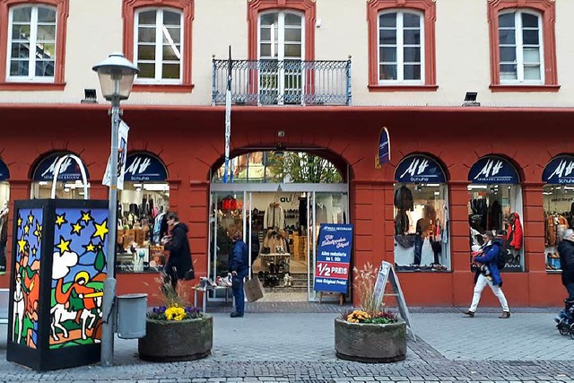 Wurde im Sommer 2016 von Einbrechern f...ergerumt: das Modehaus Mara Heckmann.  | Foto: Helmut Seller