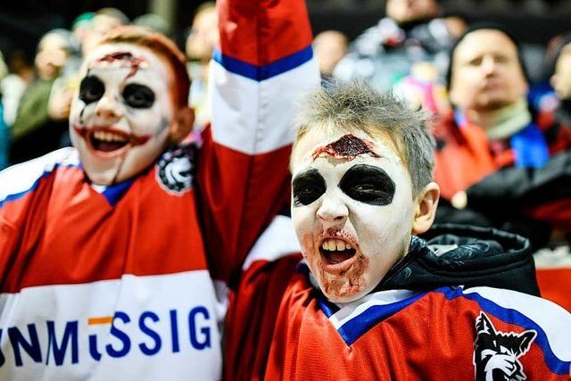 Fotos: So war es an Halloween beim EHC-Spiel gegen Ravensburg