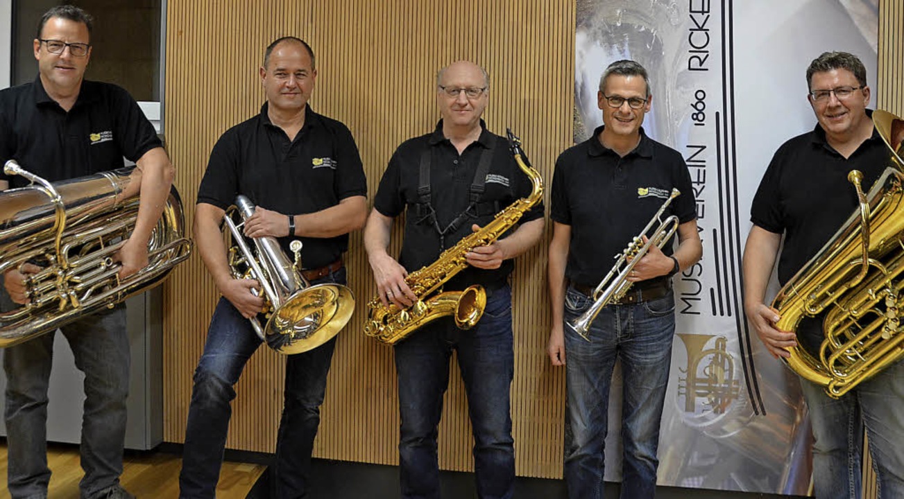 Sie haben zusammen 200 Jahre Mitglieds...n&#8220; des Musikvereins Rickenbach.   | Foto: Christiane Sahli