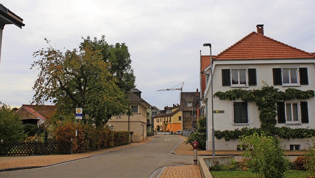 Die Bergwerkstrae in Hausen: Der Geme...undstck (linke Bildhlfte) entstehen.  | Foto: Anja Bertsch