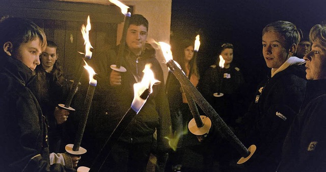 Der Fackelzug machte vor allem den jungen Gemeindemitgliedern viel Spa.  | Foto: BODE