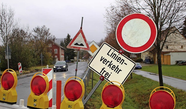 Zahlreiche Straenbaustellen in Donaue...und Eis nicht die Arbeiten verzgern.   | Foto: Simon