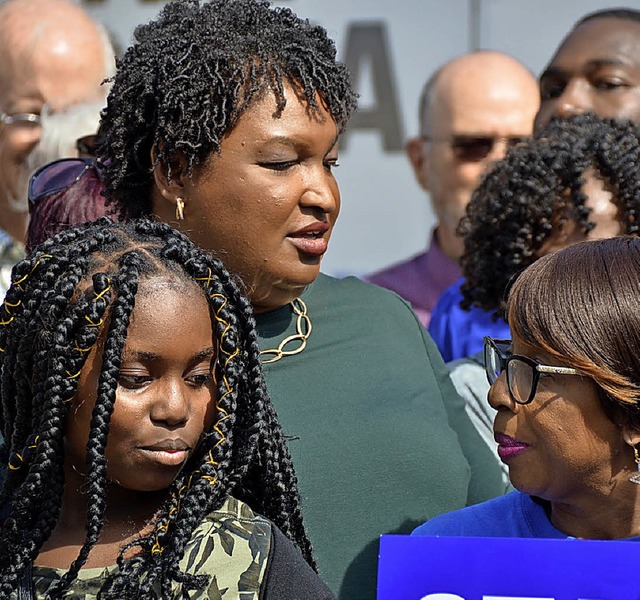 Stacey Abrams (links oben) und ihre Anhngerinnen  in Georgia   | Foto: Herrmann