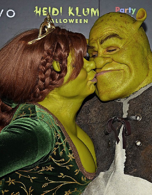 Shrek und Fiona &#8211; alias Heidi Kl...tz &#8211; auf Klums Halloween-Party.   | Foto: dpa