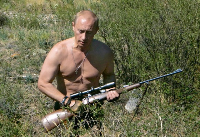 Der russische Prsident Wladimir Putin...r wolle damit ein Macho-Image pflegen.  | Foto: dpa