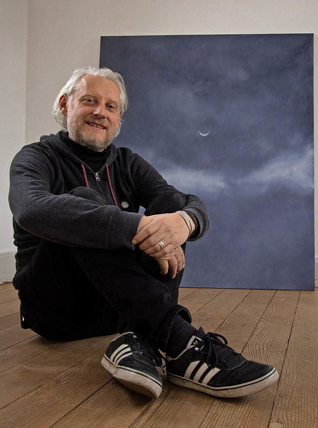 Helge Emmaneel vor einem seiner Werke in der Galerie im Tor  | Foto: Patrik Mller
