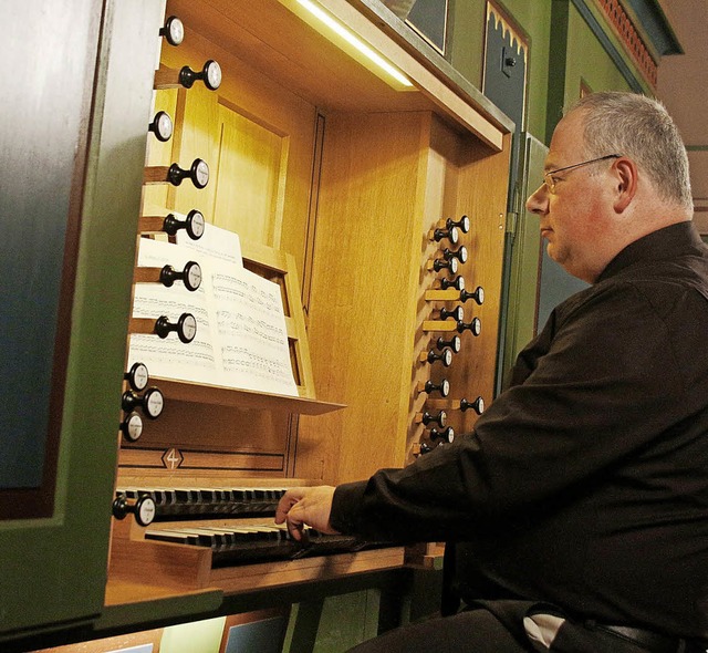 Tilo Strau an der Albiez-Orgel   | Foto: Heidi Fssel