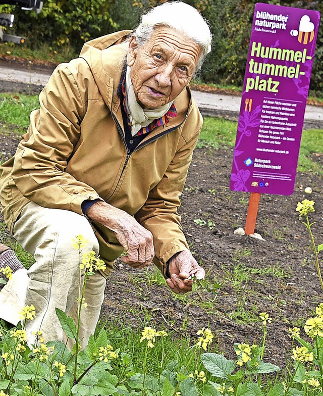 Die Biologin Ruth Noack begleitet den ...st, ihren  Bltenzauber zu entfalten.   | Foto: Robert Bergmann