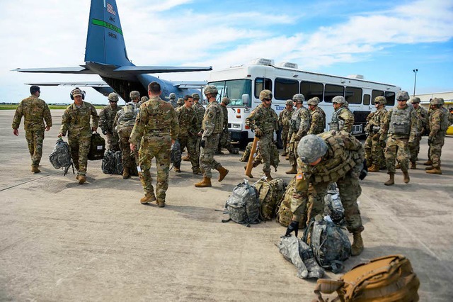 Militrpolizisten sollen in den USA die Grenzsicherung verstrken.  | Foto: dpa