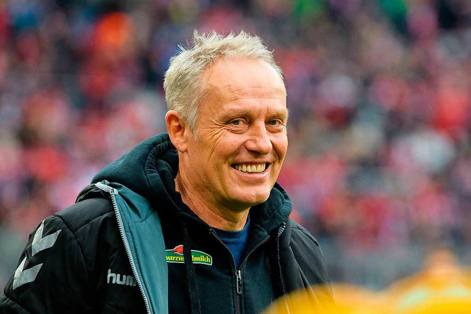 Christian Streich vor dem Anpfiff in der Allianz Arena. (Foto: dpa) Christian Streich vor dem Anpfiff in der Allianz Arena. (Foto: dpa)