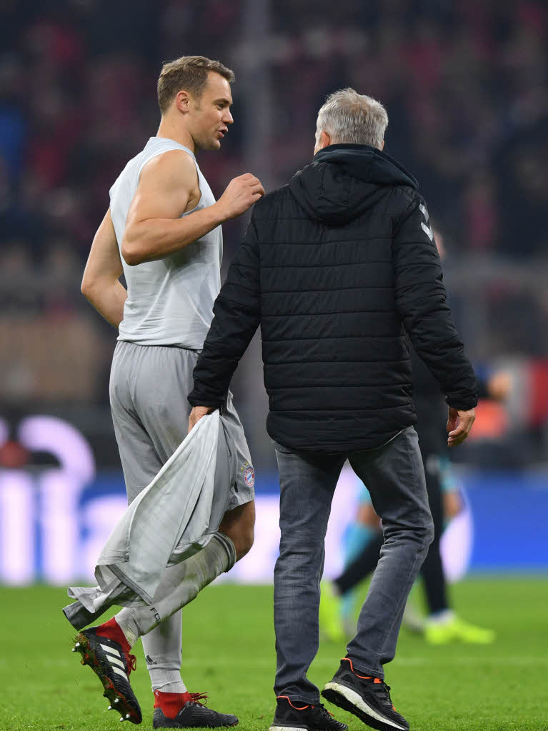 Nach Spielende sicherte sich Streich das Trikot von Manuel Neuer – fr seinen Sohn.