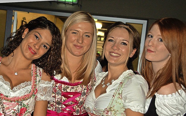 Einen hbschen Anblick boten bei der R...die Besucherinnen in schicken Dirndl.   | Foto: Petra Wunderle