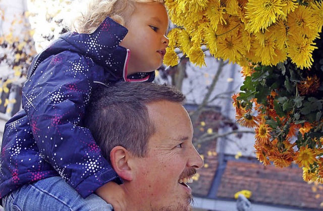 Die Blumenschau begeistert Gro und Klein.   | Foto: Heidi Fssel