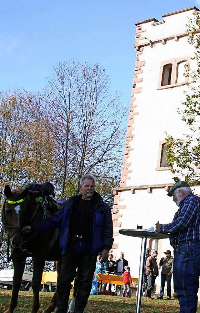 Tradition hat der Sternritt des Reitve...esental zum Hohe-Flum-Turm in Wiechs.   | Foto: Ralph Lacher