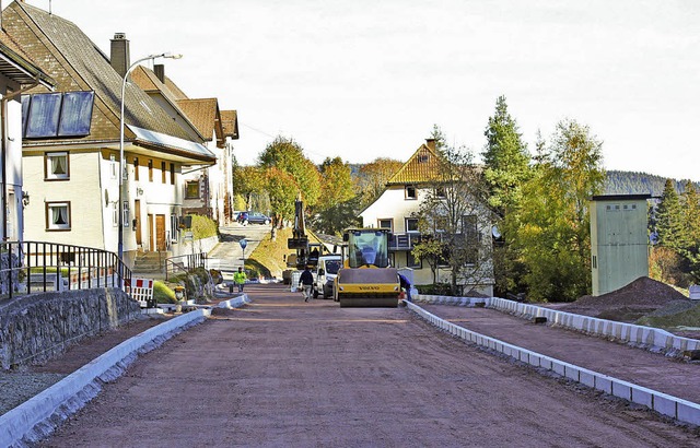 Das Asphaltieren ist vorbereitet.   | Foto: Gert Brichta