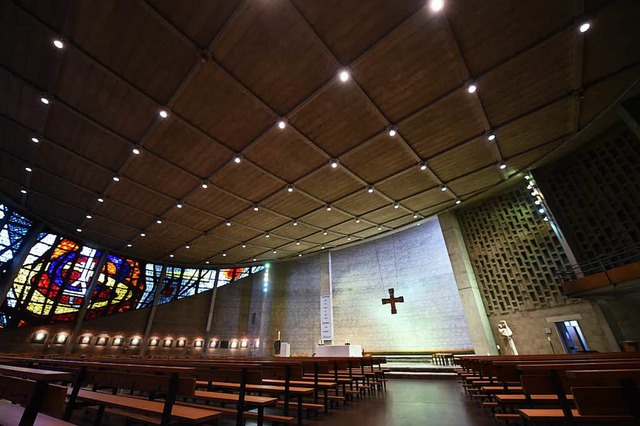 Das Dach der Kirche St. Peter ist undi... dort  keine Gottesdienste mehr statt.  | Foto: Jonas Hirt