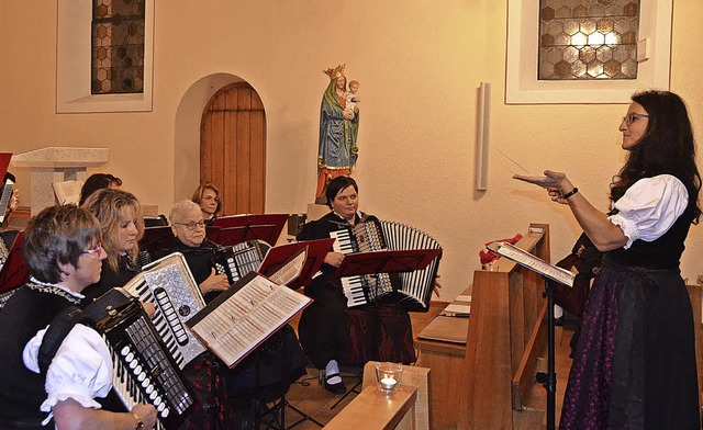 Birgit Kuttruff dirigierte das Akkorde...beim Konzert in der Kirche letztmals.   | Foto: Christiane Sahli