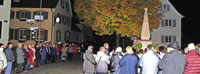 Wie sehr die Haltinger die Sngerlinde...ndrang zum Festakt des Gesangvereins.   | Foto: Sedlak