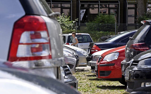 Wenn die Parkpltze auf dem Areal Webe...8211; etwa beim Bahnhof Haagen/Messe.   | Foto: Jonas Hirt