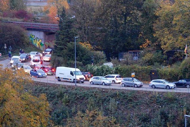 Feuerwehr findet wegen dichter Staus kaum Wege durch Weil