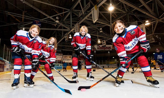 Mdchen auf Kufen: Am Samstag ist Girls Day beim EHC.  | Foto: Patrick Seeger