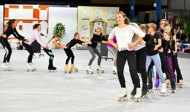 Jede Choreografie  wird mehrmals geprobt, bis es rund luft.   | Foto: Michael Bamberger