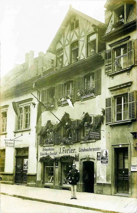 Das Gebude Gerberau 8 mit einem davor...sem Standort ein Antiquittengeschft.  | Foto: Archiv Manfred Gallo