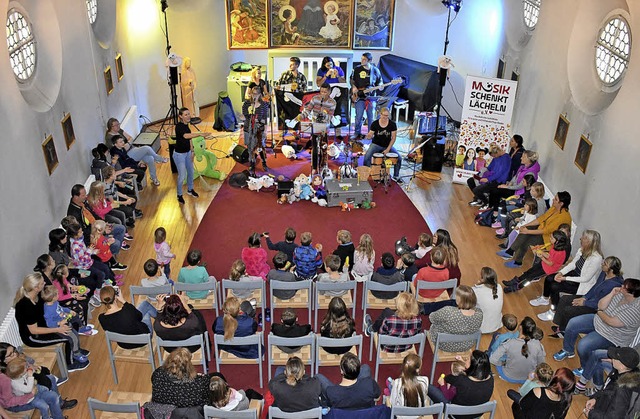 In der Kapelle des Caritas-Hauses Feld...es Vereins Musik schenkt ein Lcheln.   | Foto: Privat